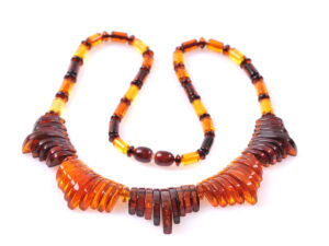 Разкошно дамско колие кехлибар