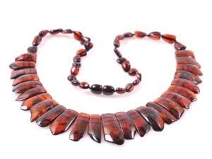 Стилно колие Клеопатра от кехлибар