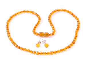 кехлибарен комплект колие и обеци