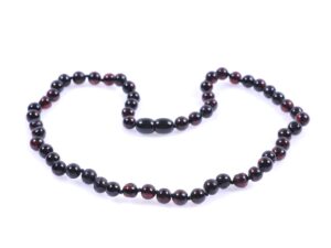 Дамско колие от кехлибар тип барок с цвят череша