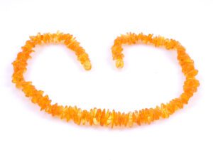 Дамска огърлица от едър кехлибарен чипс с цвят мед