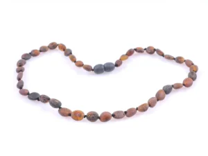 Тийн колие суров тъмен кехлибар