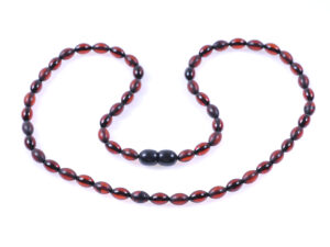 Нежно колие от черешов кехлибар