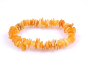 Гривна бял кехлибарен чипс