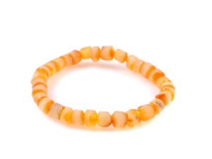 Светла гривна от цилиндри суров кехлибар