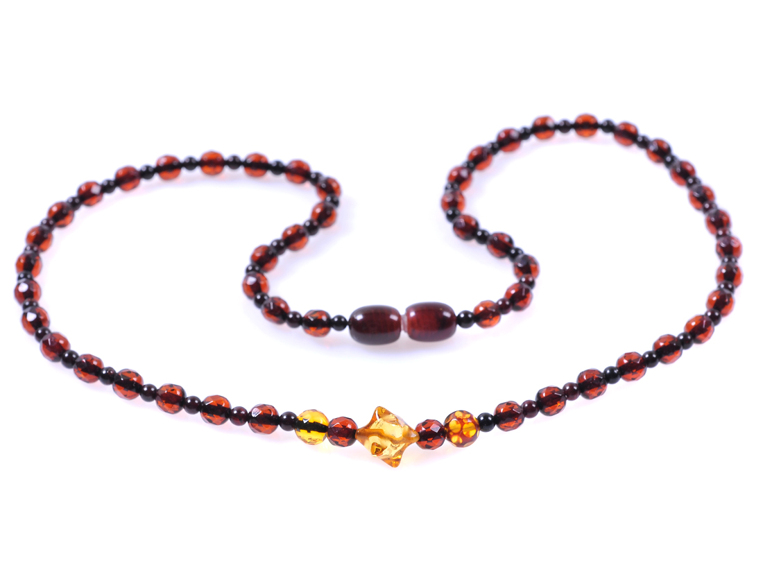 Разкошно фино фасетирано колие